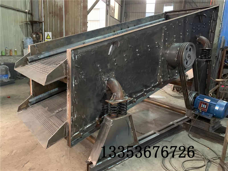 石料振動篩分機喂料不勻稱會造成哪些原因？1